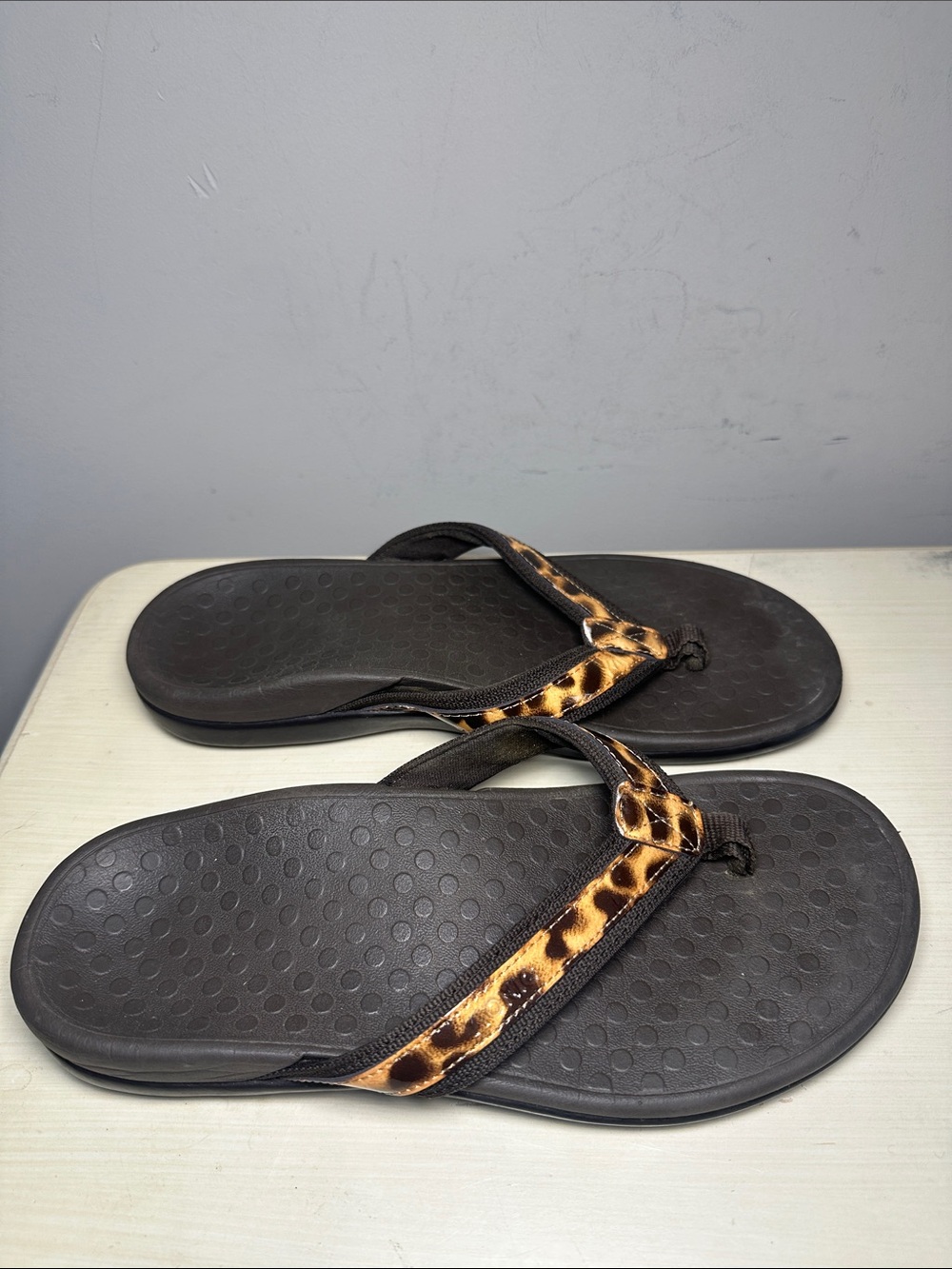 Vionic Black Flip Flop Sandals with Leopard Print Straps